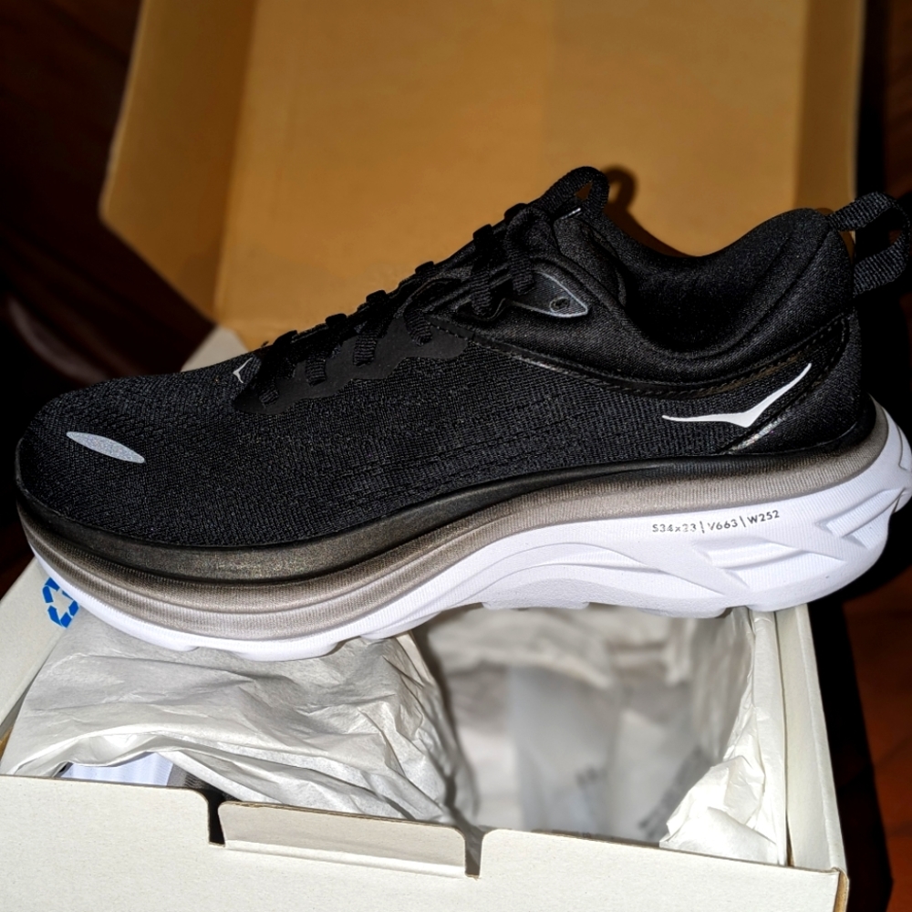 New size 7.5 wide Hoka one one tennis shoes